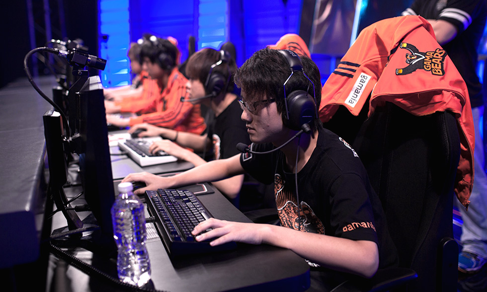 AL战队瑞士轮力克GEN，Kael波比关键开团锁定两连胜-米兰电竞